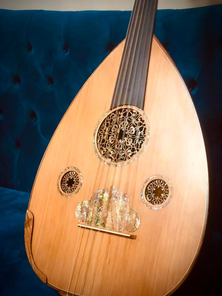 Oud. Oed. Ud. Luit. Lute. Loud.gitaar, Muziek en Instrumenten, Blaasinstrumenten | Overige, Zo goed als nieuw, Ophalen