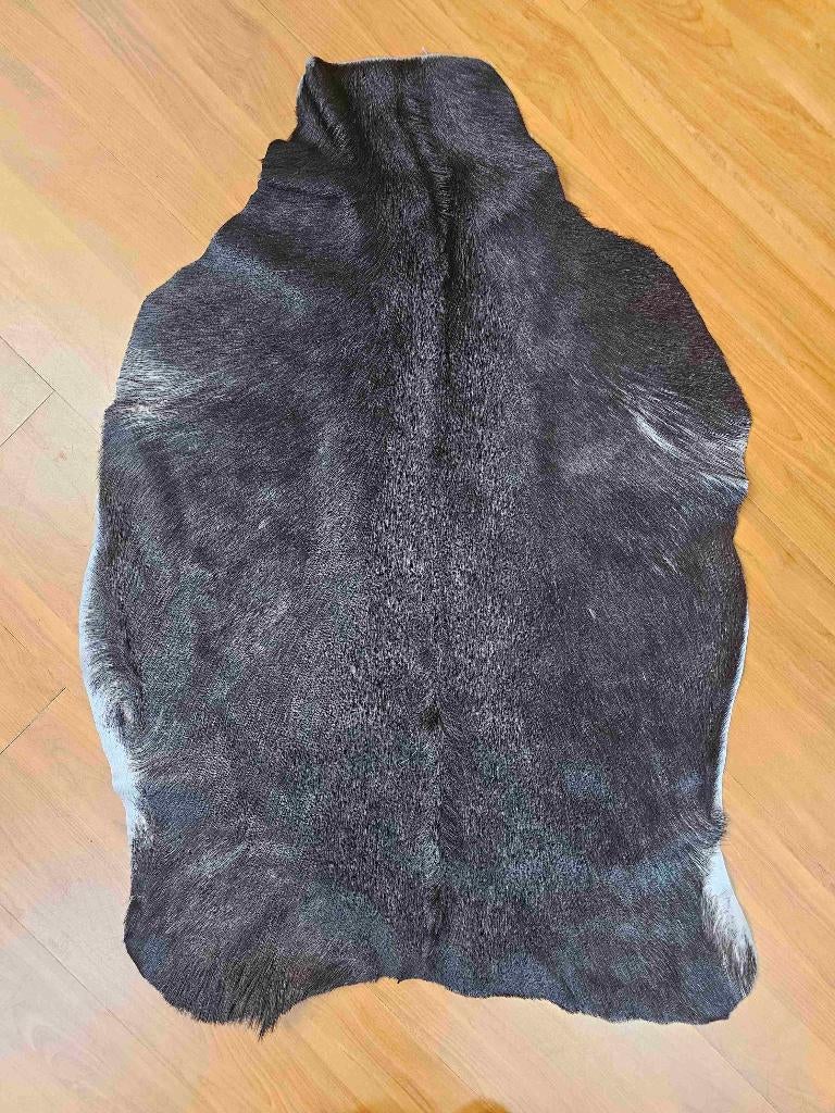Peau de chèvre noire 88/60 cm, Enlèvement ou Envoi, Utilisé, Noir, Autres styles