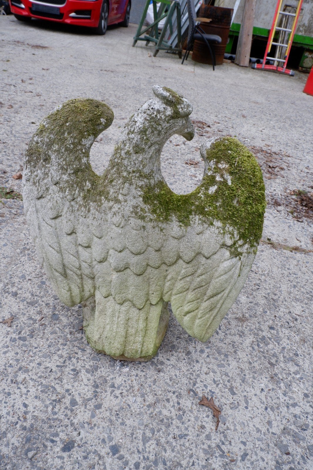 Aigle en béton