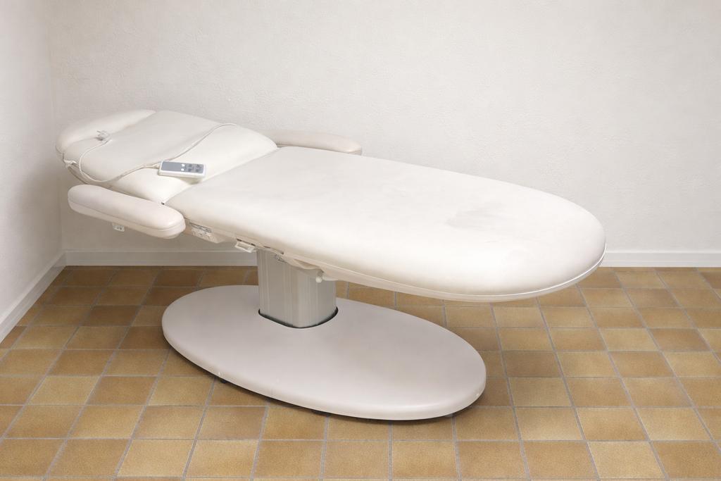 Professionele elektrische behandelstoel /laser/massage, Ophalen, Gebruikt