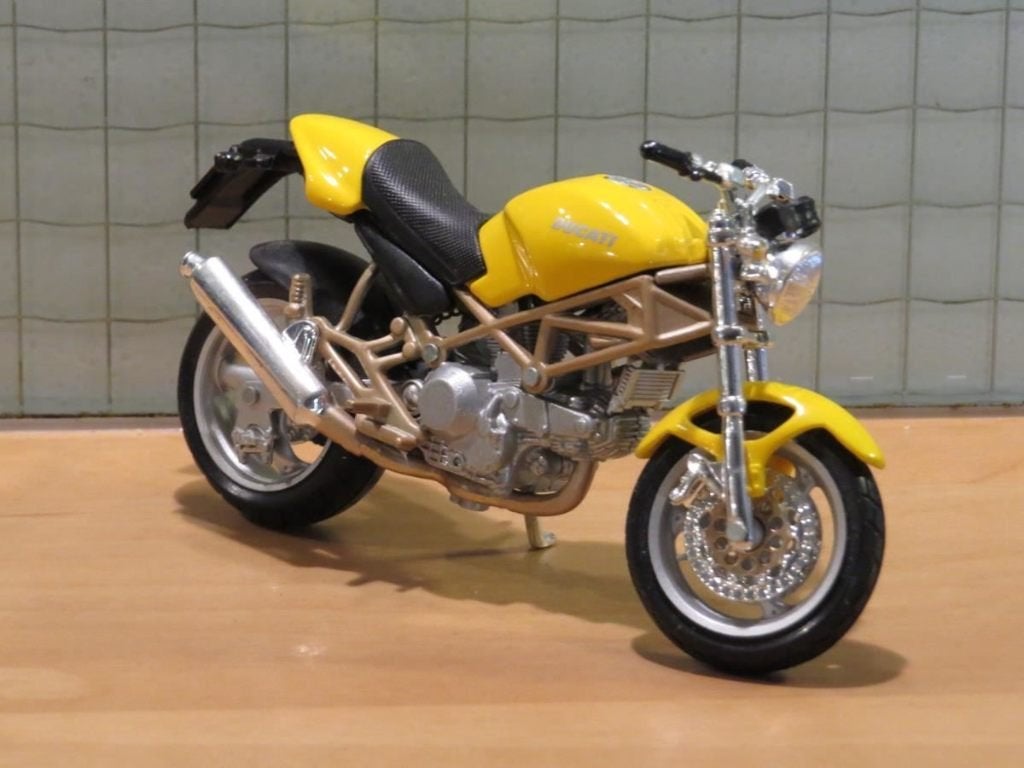 Ducati Monster 900 yellow 1:18 Maisto blister, Ophalen of Verzenden, Nieuw, Motor, Maisto