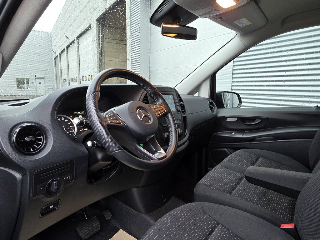 Mercedes-Benz e-Vito 129 Tourer L2 Pro | 3 plaatsen! | Audio, 4 deurs, Gebruikt, Zwart, https://public.car-pass.be/vhr/054160d5-4fd3-4cde-9fdb-7f7fb03ef916