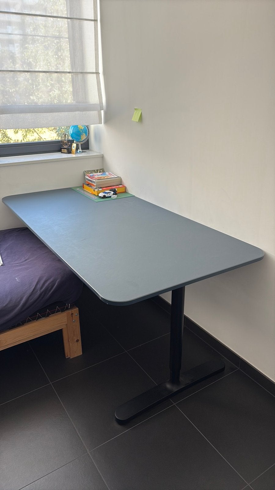 Bureau Bekant 160x80cm, blauw met zwarte poten, Huis en Inrichting, Ophalen, 160 cm, Metaal, In hoogte verstelbaar