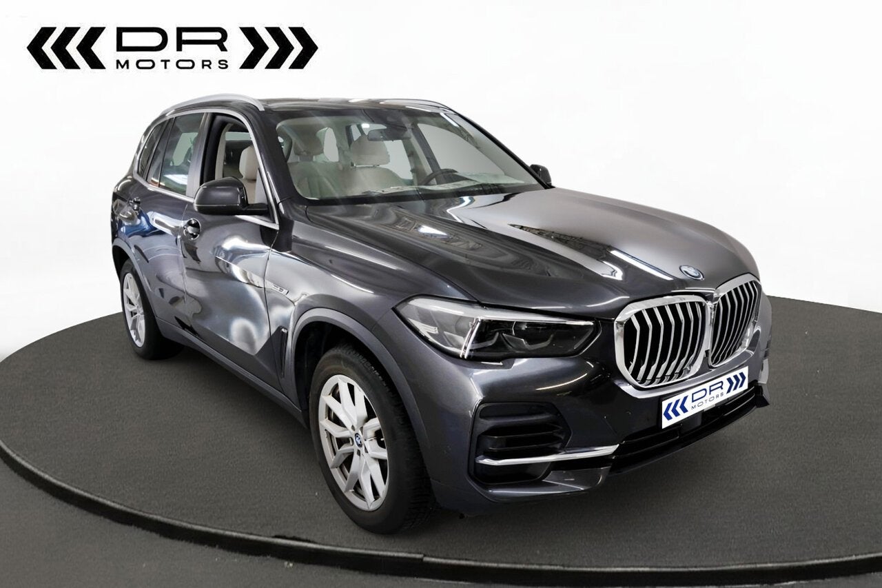 BMW X5 XDrive45e - 4X4 - VERWARMD STUURWIEL - CARPLAY, 0 min, 0 kg, Bedrijf, 5 deurs
