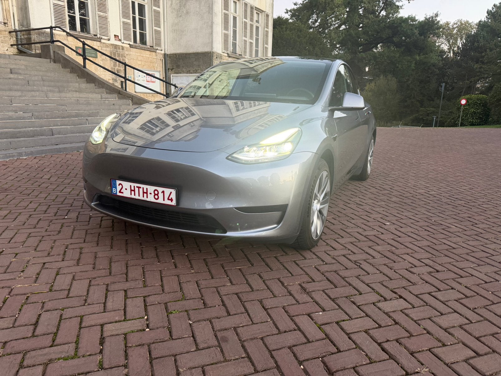 TESLA MODEL Y PROPULSION – 2023 – 30 000 KM, Autos, Cuir, Argent ou Gris, Achat, Noir