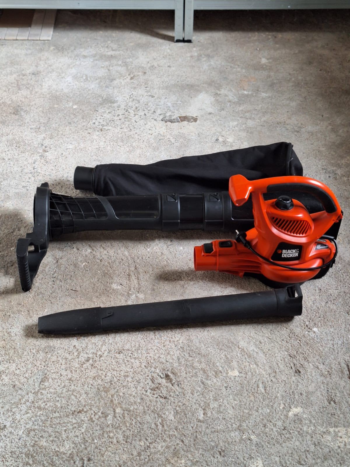 Souffleur/aspirateur à feuilles électrique, Électrique, Porté à la main, Black+Decker, Comme neuf