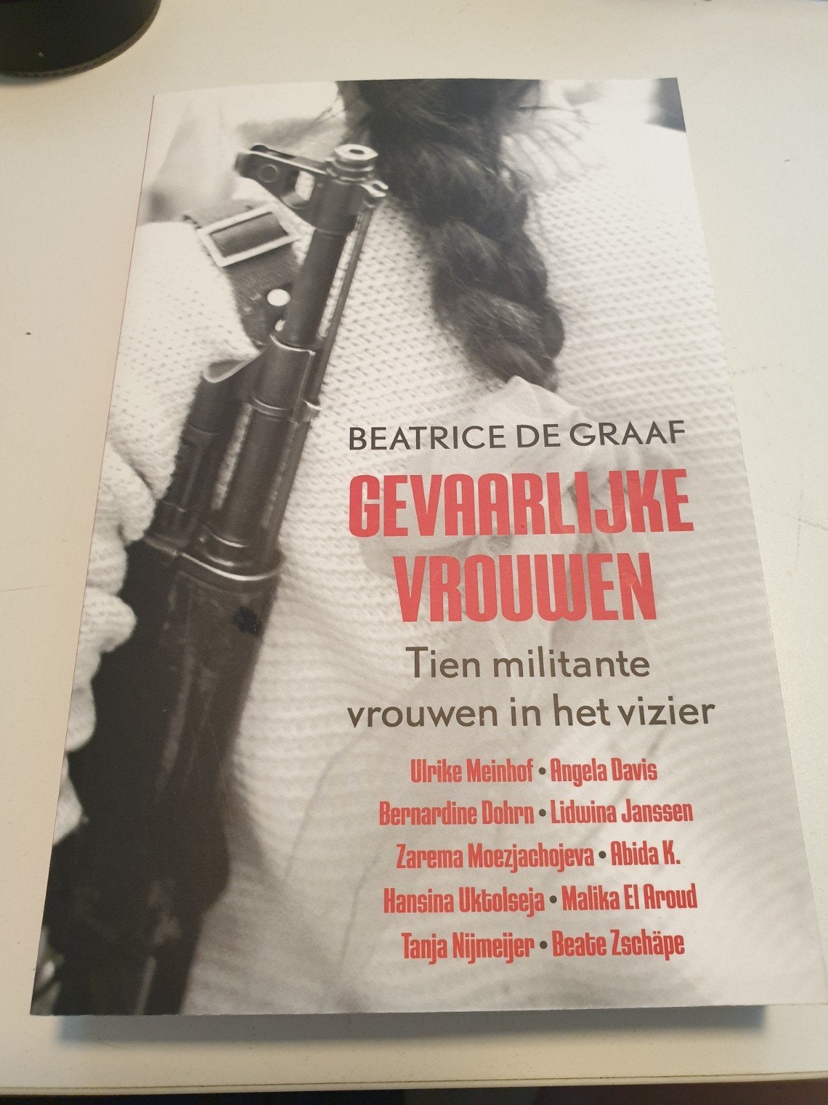Beatrice de Graaf - Gevaarlijke vrouwen MISDAADBOEK, Ophalen of Verzenden, Zo goed als nieuw, Beatrice de Graaf