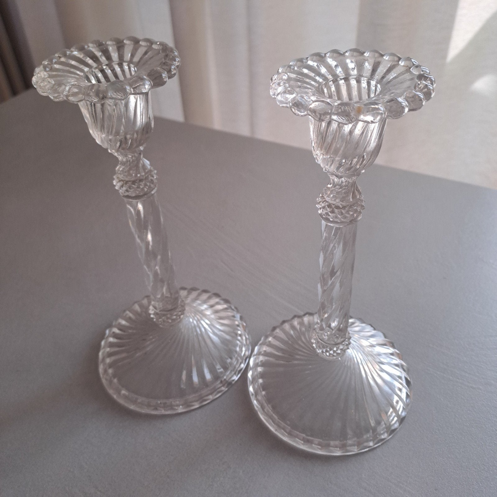 2 oude glazen kandelaars, Antiek en Kunst, Ophalen