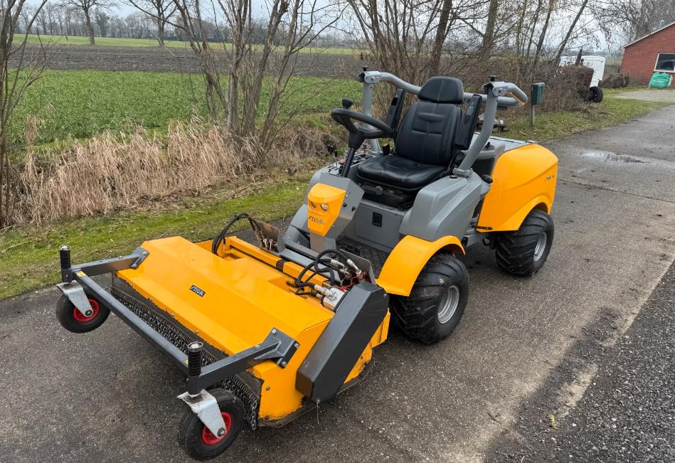 stiga titan zitmaaier / grasmaaier / gazonmaaier, Ophalen