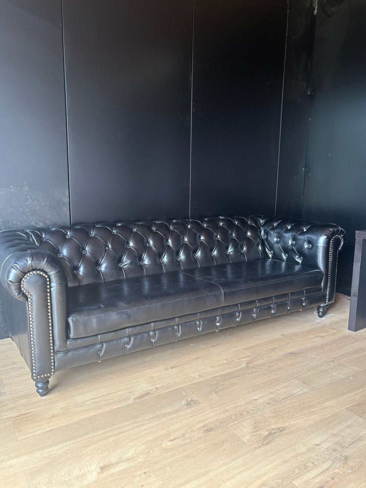 Chester field look zetel 2.38 m, Huis en Inrichting, Zetels | Zetels, Ophalen, Zo goed als nieuw