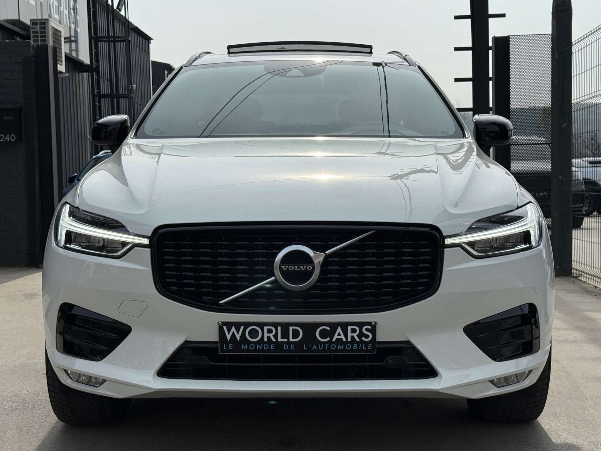 Volvo XC60 2.0 B4 MHEV TOIT PANO DISTRO CAMERA NAVI FULL OP., Auto's, Volvo, 197 pk, 145 kW, Gebruikt, 4 cilinders