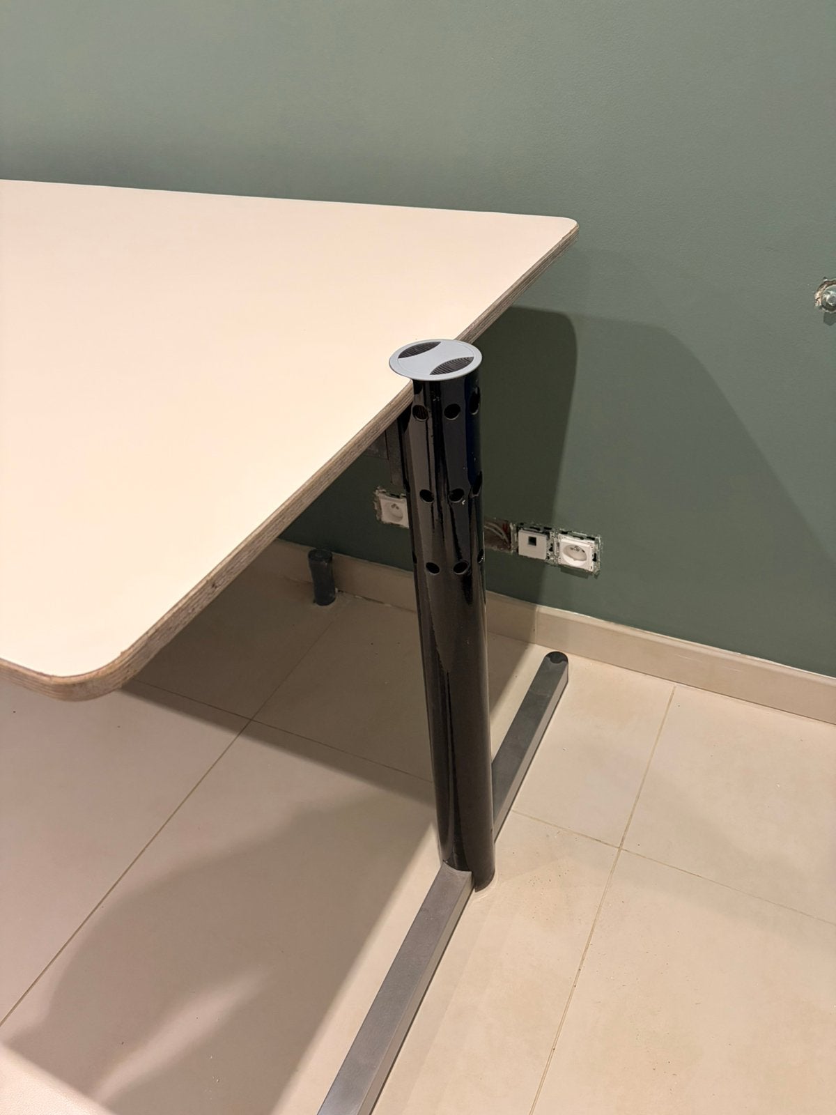 Bureau robuste, Enlèvement, Utilisé