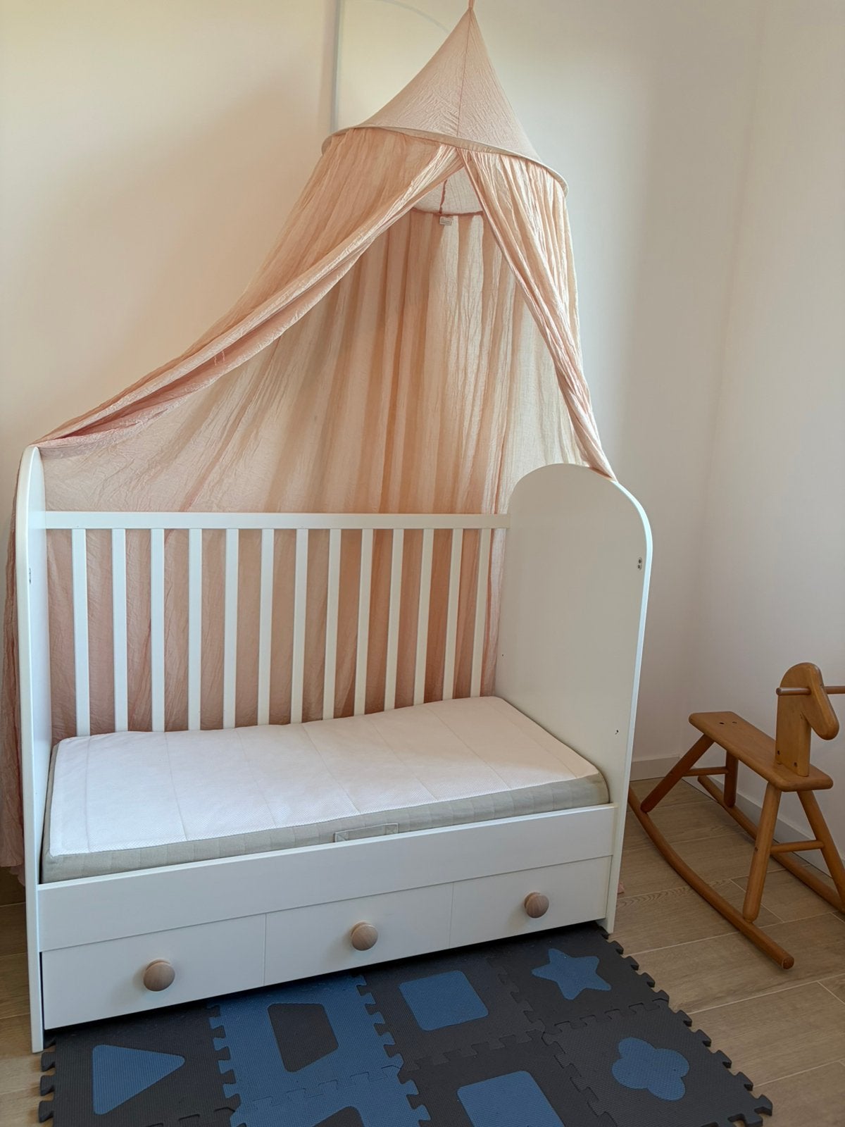 IKEA babybed 60 x 120 cm. ombouwbaar, Kinderen en Baby's, Zo goed als nieuw, Minder dan 140 cm, Minder dan 70 cm, Ophalen
