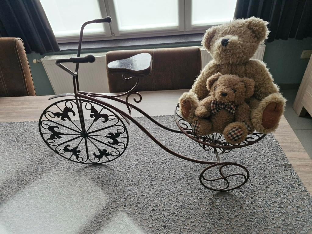gietenijzeren oude fiets met beertje, Ophalen, Zo goed als nieuw