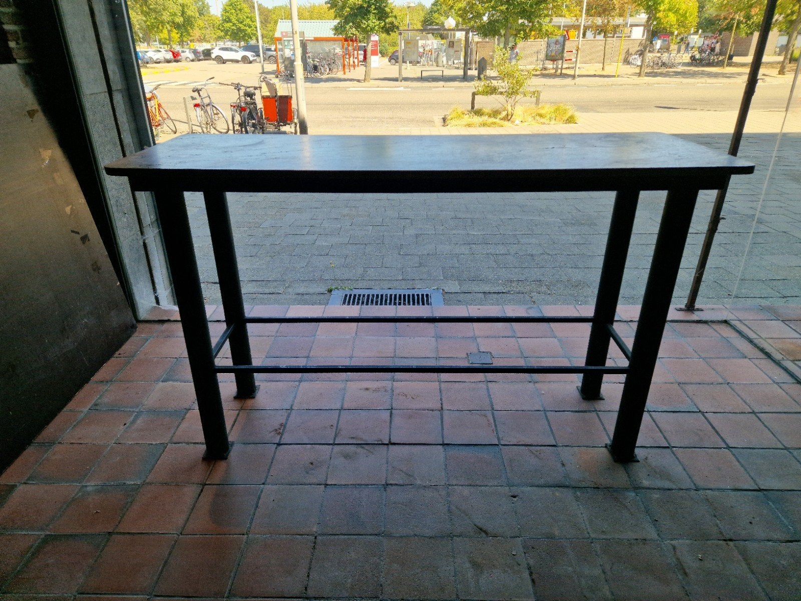 Table de bar haute et lourde avec plateau en marbre et struc, Enlèvement