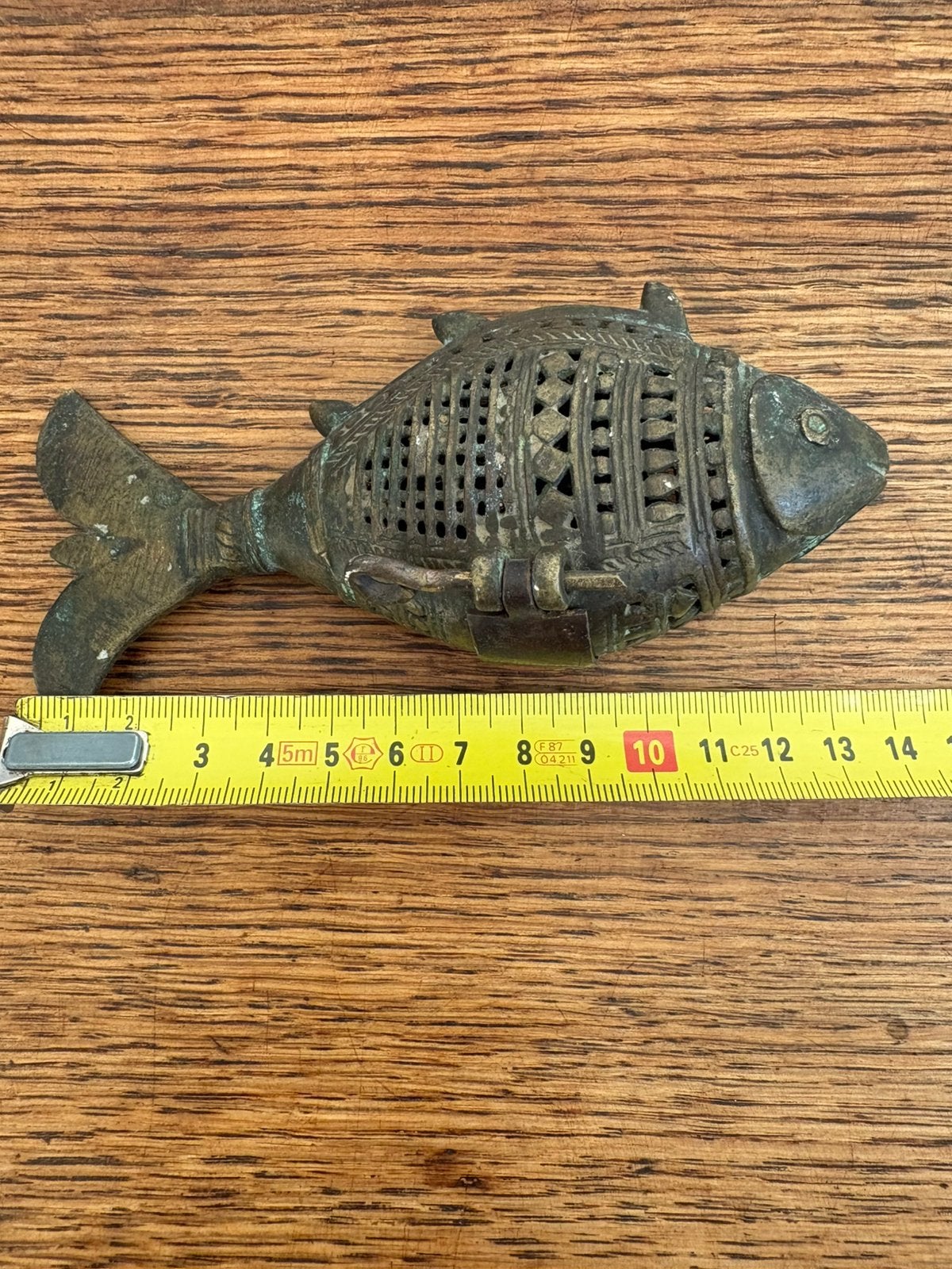 Titre : Boîte de pêche bronze Dhokra indien antique/vintage, Enlèvement, Bronze