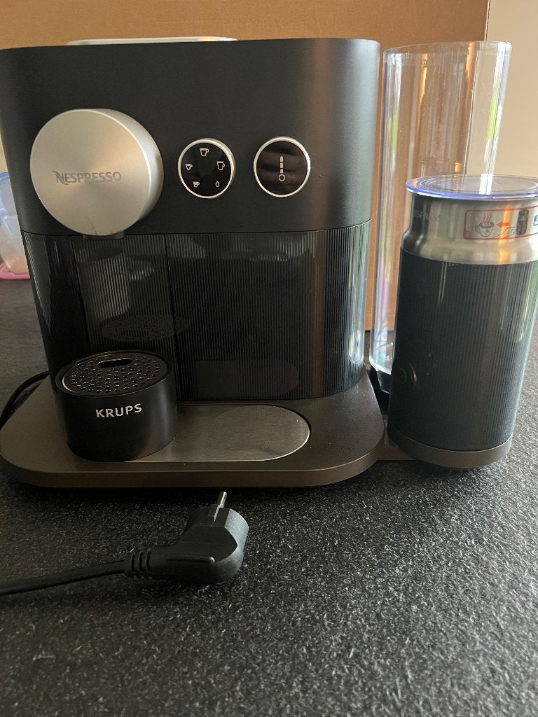 Nespresso expert&milk, Ophalen, Gebruikt, Koffiemachine, Koffiepads en cups