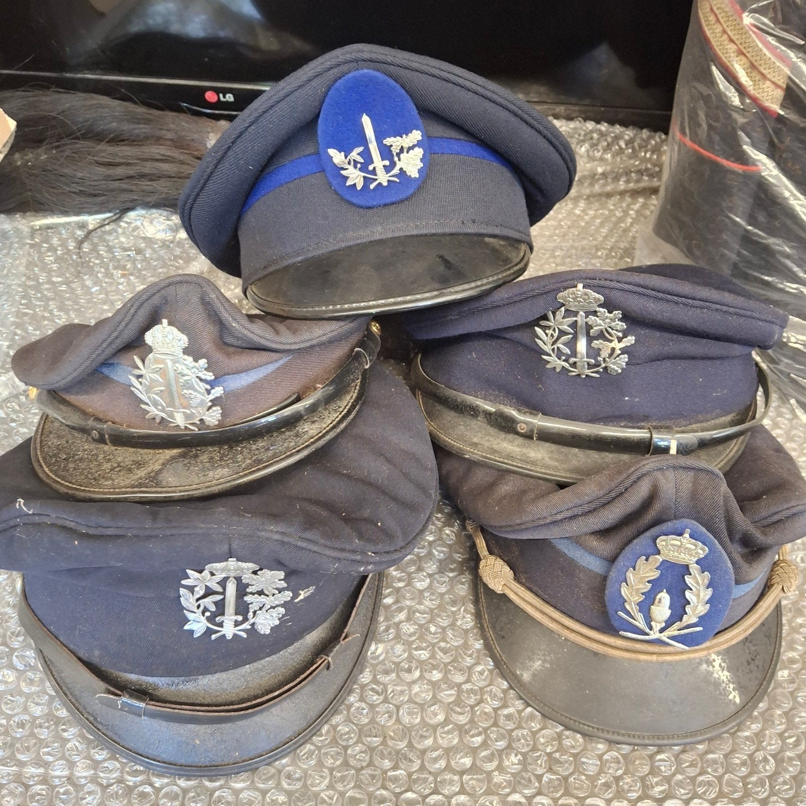 Kepies, Collections, Enlèvement