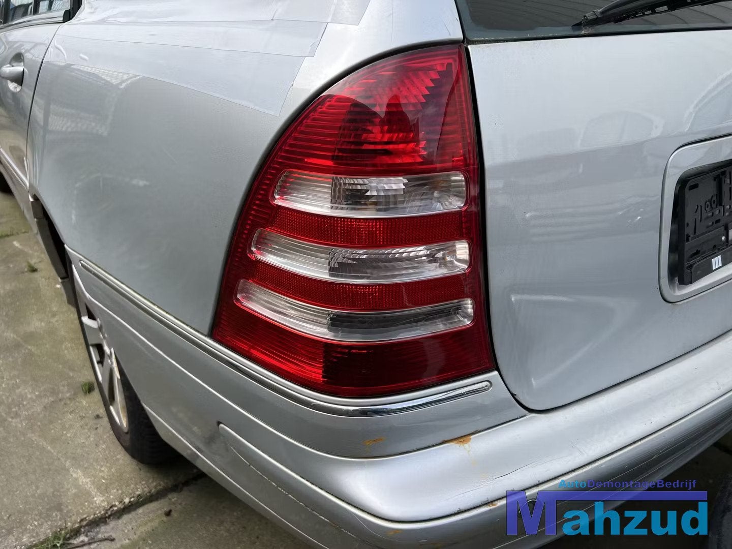MERCEDES C-KLASSE COMBI S203 Zilver C775 links achterlicht 2, Gebruikt, Mercedes-Benz AG, Mercedes-Benz, Mercedesstrasse 120
70372  Stuttgart, DE