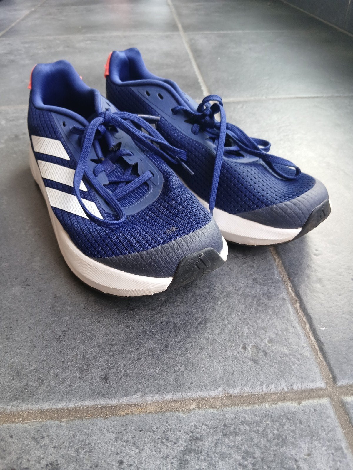 Baskets Adidas utilisées deux fois, aucun dommage, taille 40, Sports & Fitness, Course, Jogging & Athlétisme, Course à pied, Chaussures de course à pied