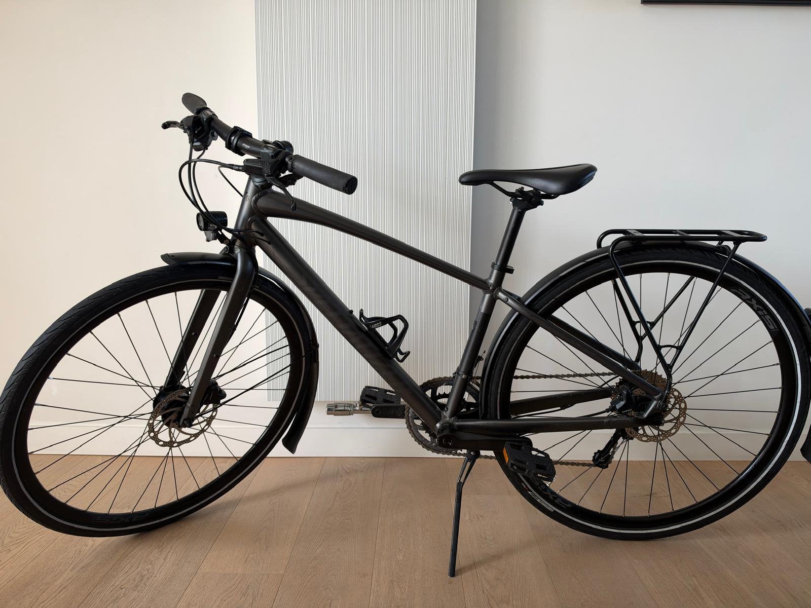 Specialized Sirrus Gloss Black XS voor kind 8 tot 13jaar, Fietsen en Brommers, Ophalen, Zo goed als nieuw