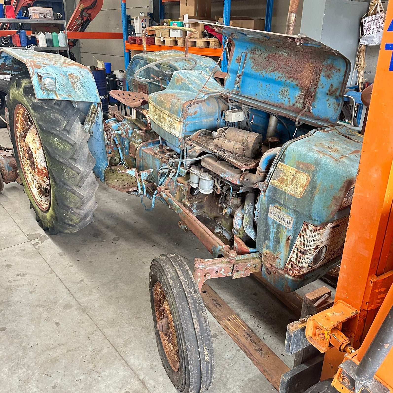 Ford 2000 voor onderdelen, Zakelijke goederen, Landbouw | Tractoren, Ophalen, Ford