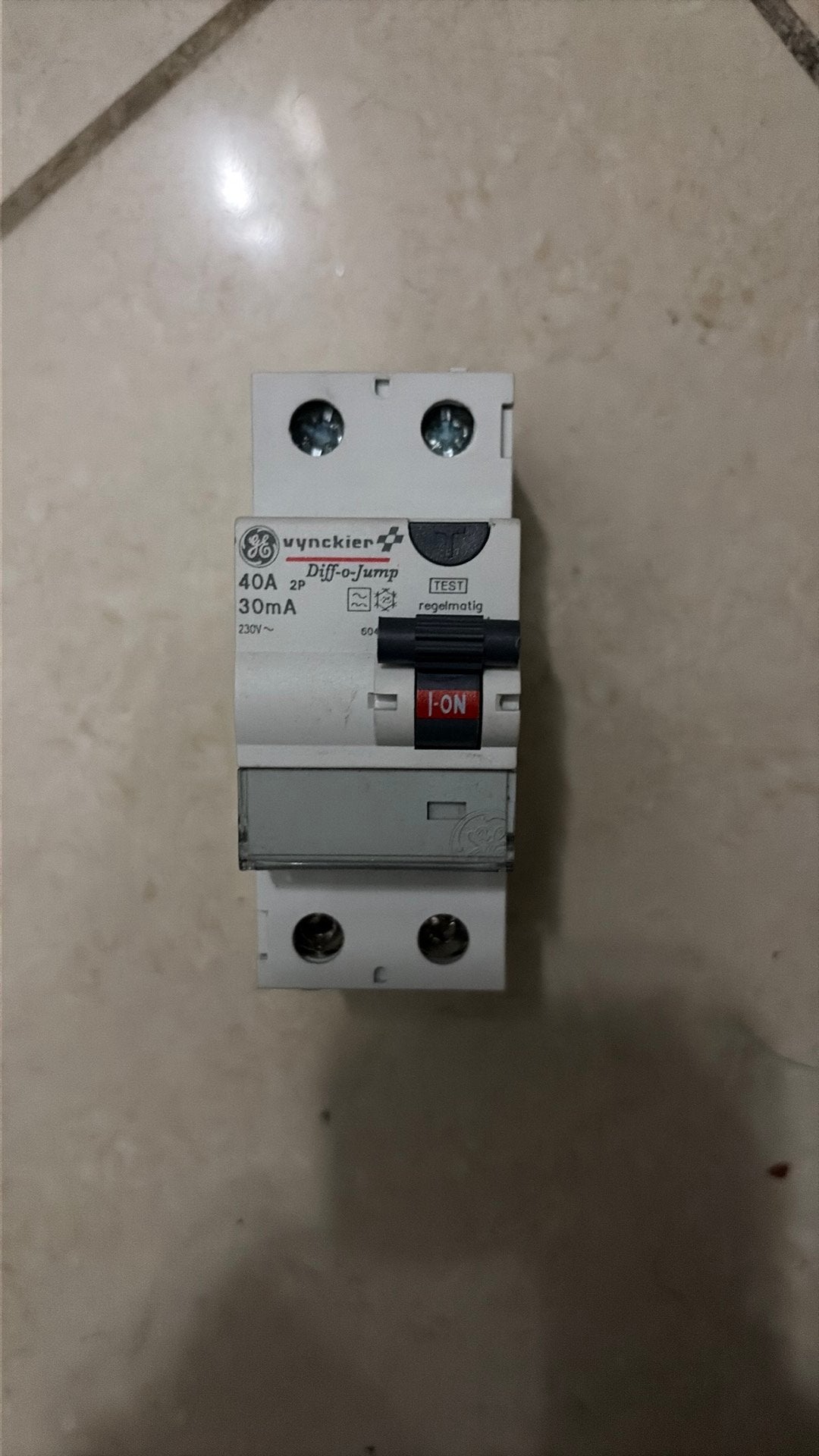 40A 300mA differentiële stroomonderbreker, Doe-het-zelf en Bouw, Ophalen of Verzenden, Zo goed als nieuw, ABB