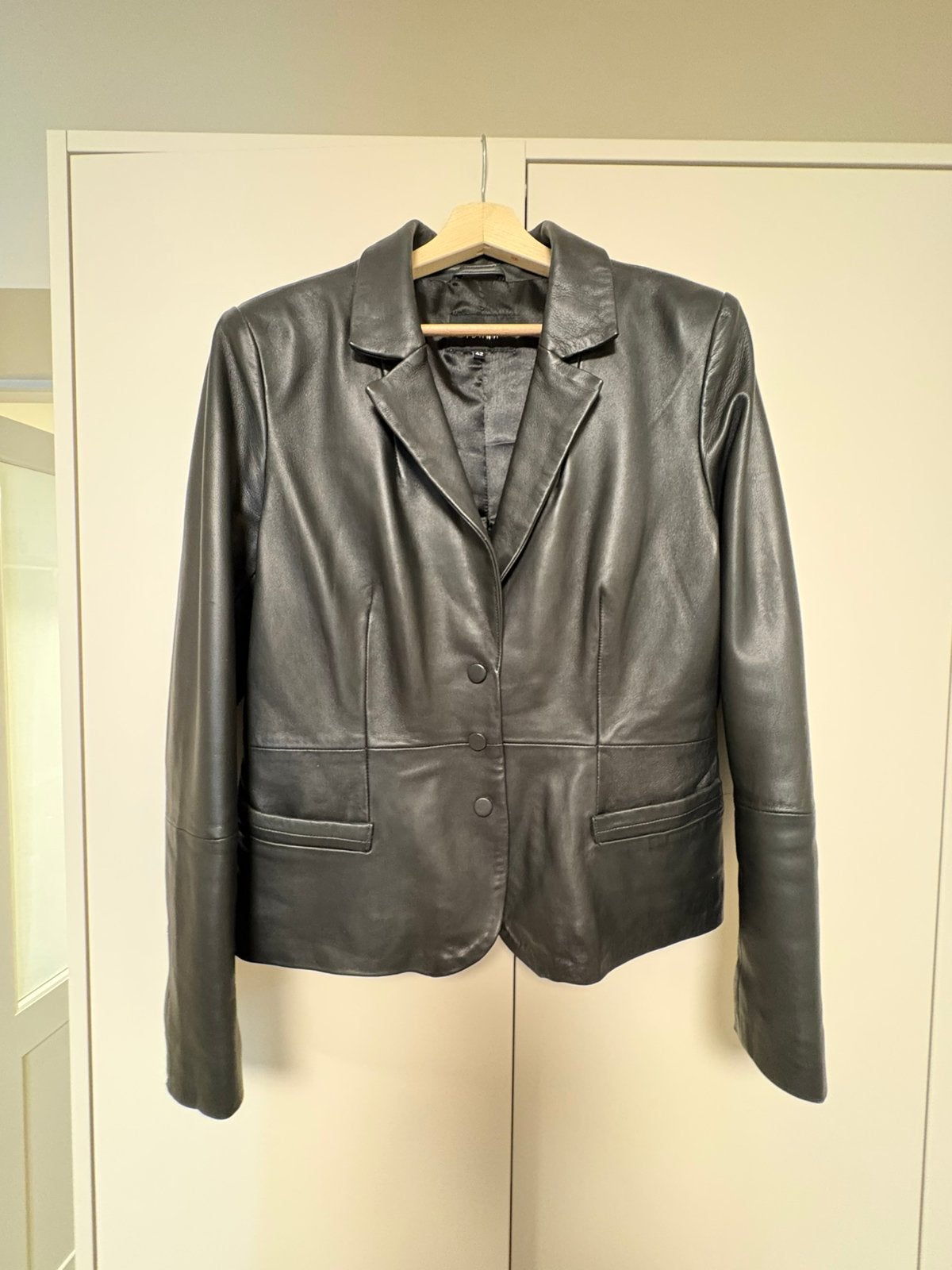 Zwarte lederen jas Ibana maat 42., Kleding | Dames, Ophalen, Zo goed als nieuw, Maat 42/44 (L), Zwart