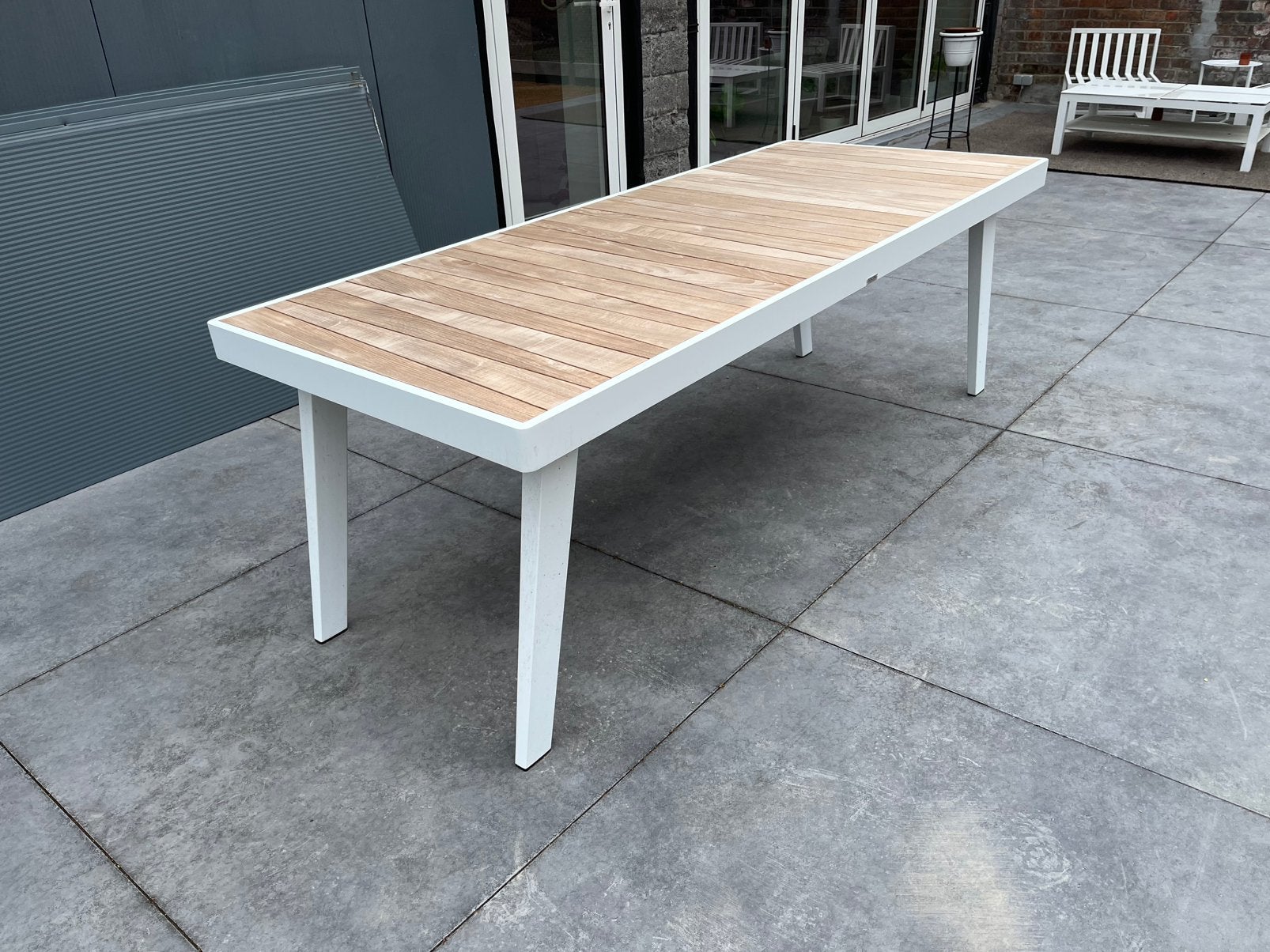 Nieuwe Gescova alu tafel met teak blad (winkelprijs 1300€), Tuin en Terras, Ophalen, Nieuw, Aluminium