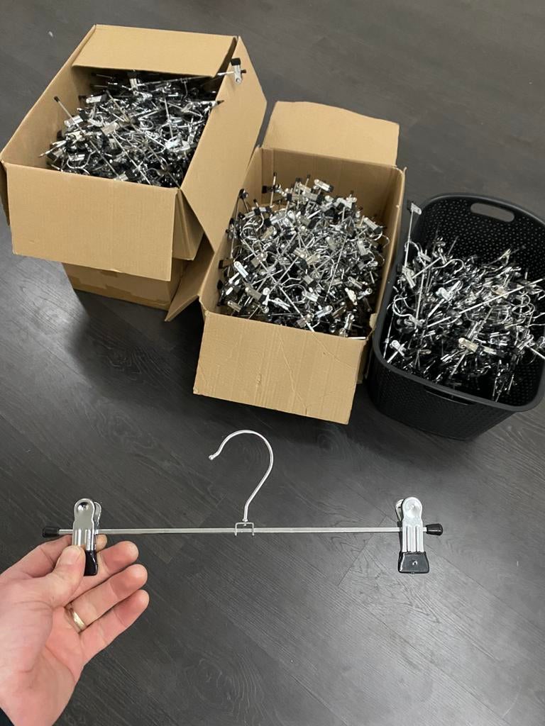50 metalen kinder-knijpkapstokken, Ophalen