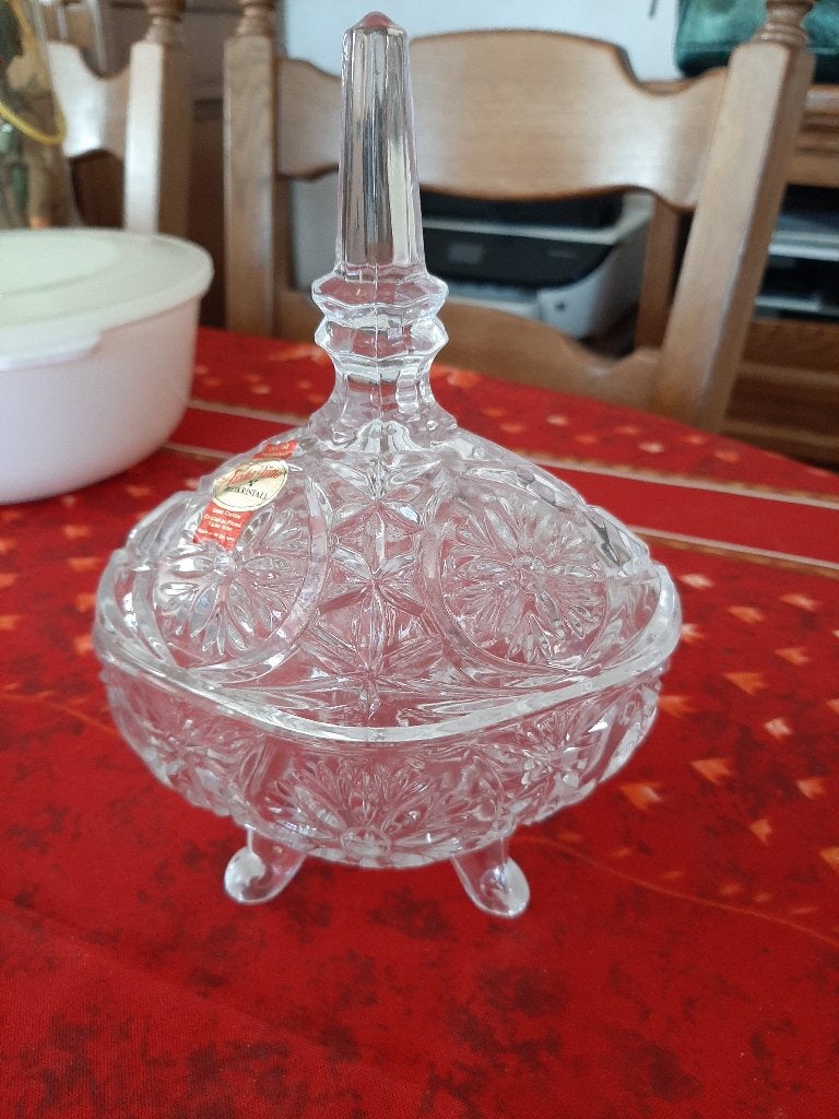 Anna Hutte Crystal Bonbonnière, Ophalen