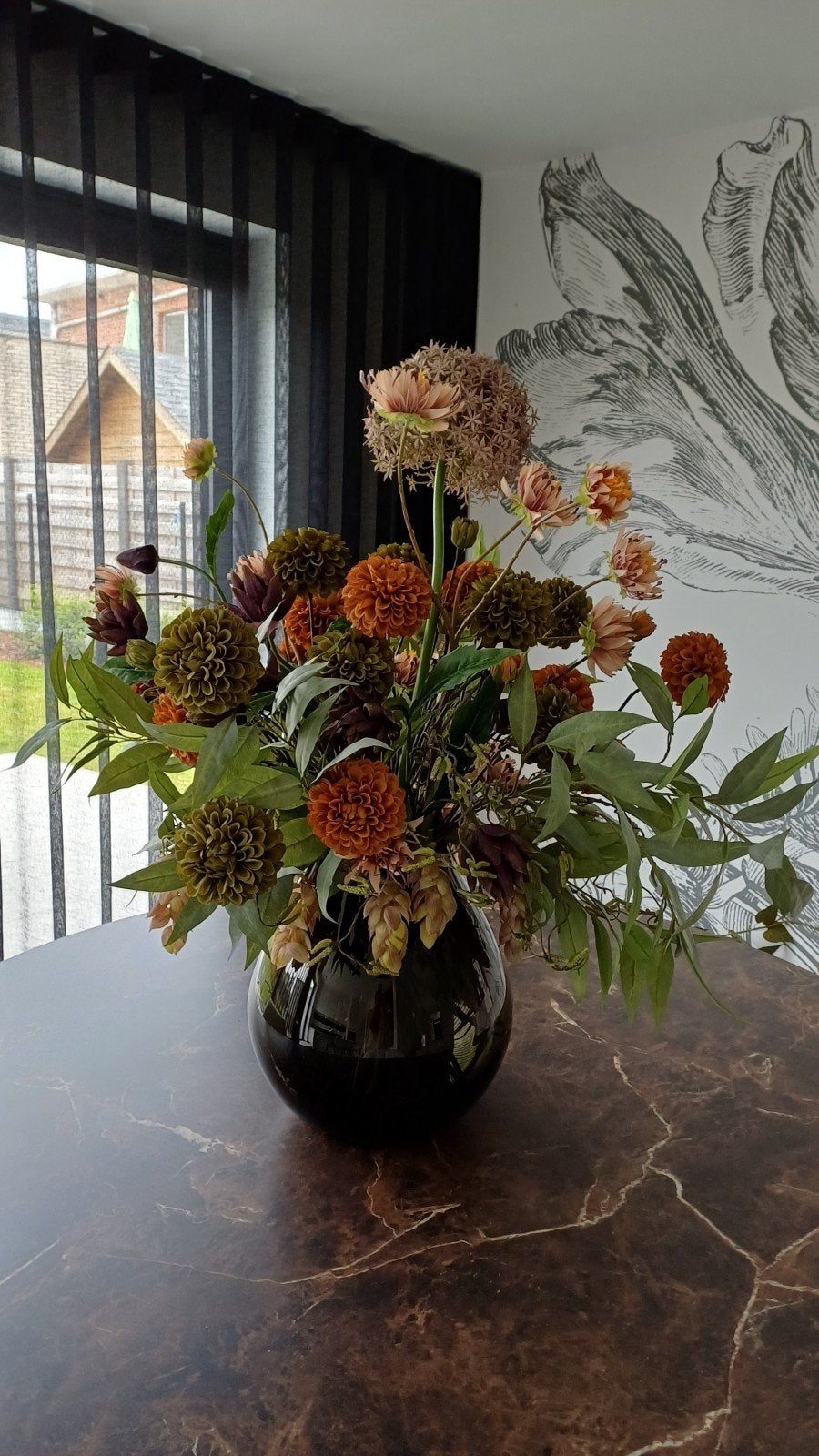 Opgemaakte vaas met klasse zijde bloemen., Zijde, Ophalen