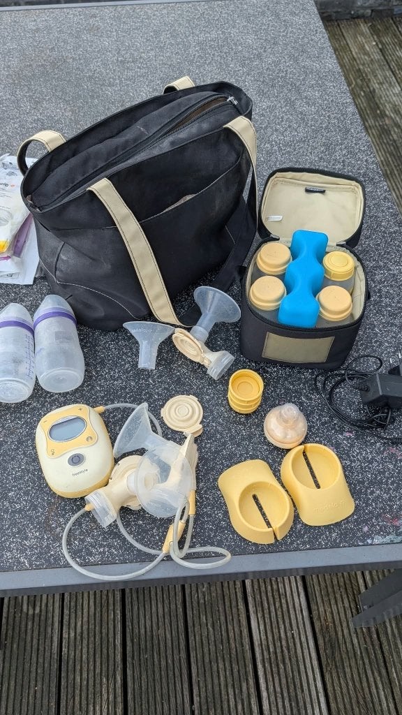 Medela freestyle hands free dubbele elektrische borstkolf, Gebruikt, Medela, Borstkolf, Ophalen of Verzenden