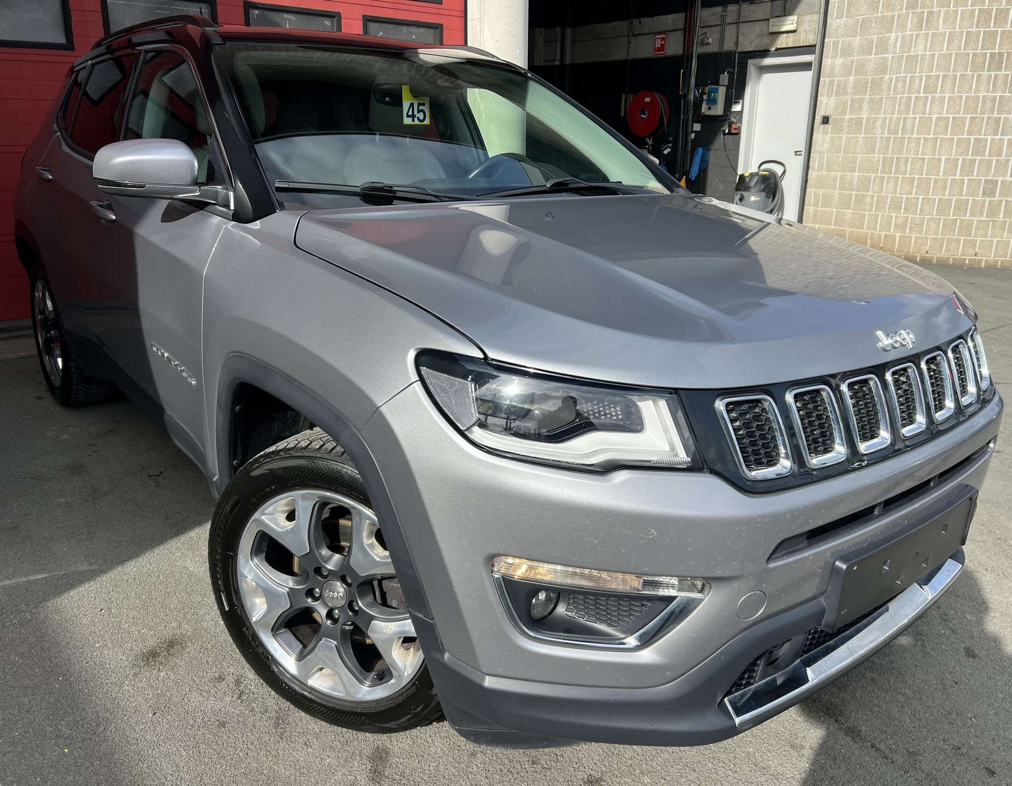 Jeep Compass 1.4 Turbo 4x2 Longitude + NAVI + CUIR + PANO, Cuir, Argent ou Gris, Entreprise, Boîte manuelle