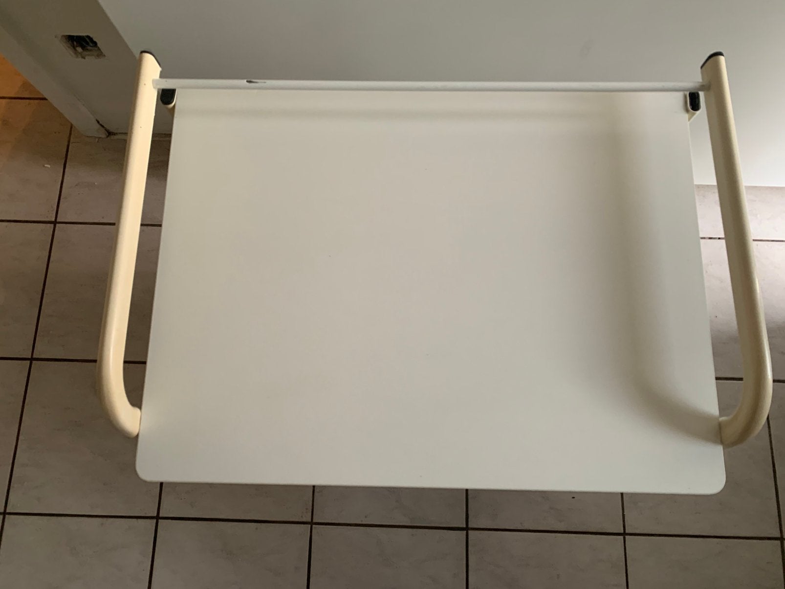 Werktafel op wieltjes, Ophalen, Zo goed als nieuw