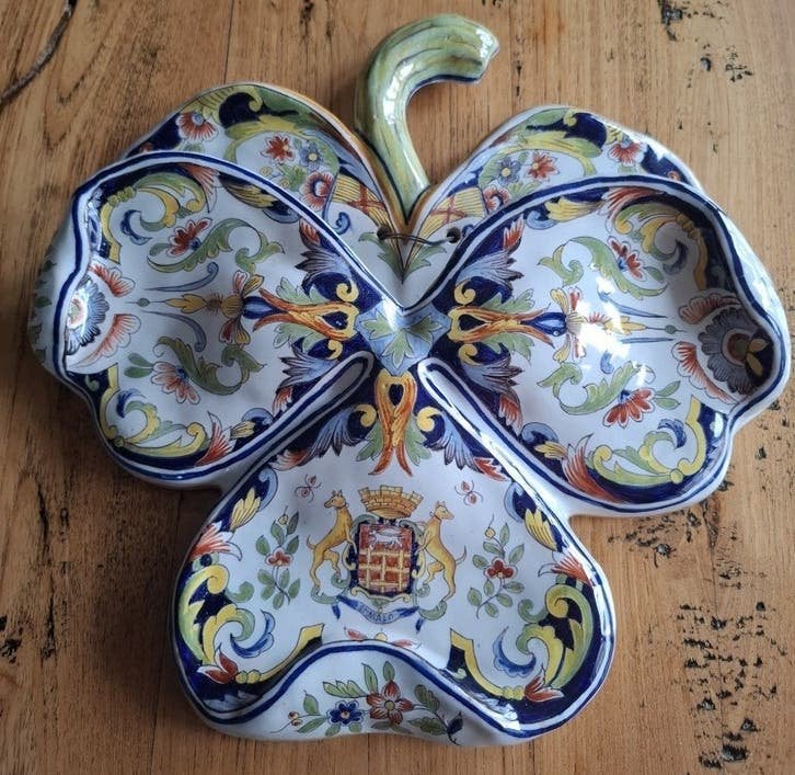 Antieke Franse Devres muurvaas, klavertje 3, wapen St.Malo, Antiek en Kunst, Ophalen of Verzenden