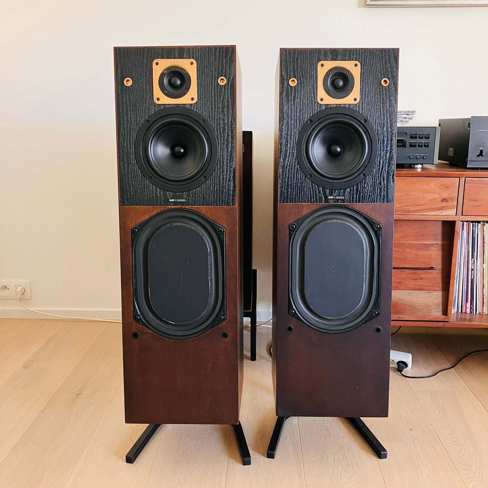KEF C80, Bass-reflex, Enlèvement, KEF
