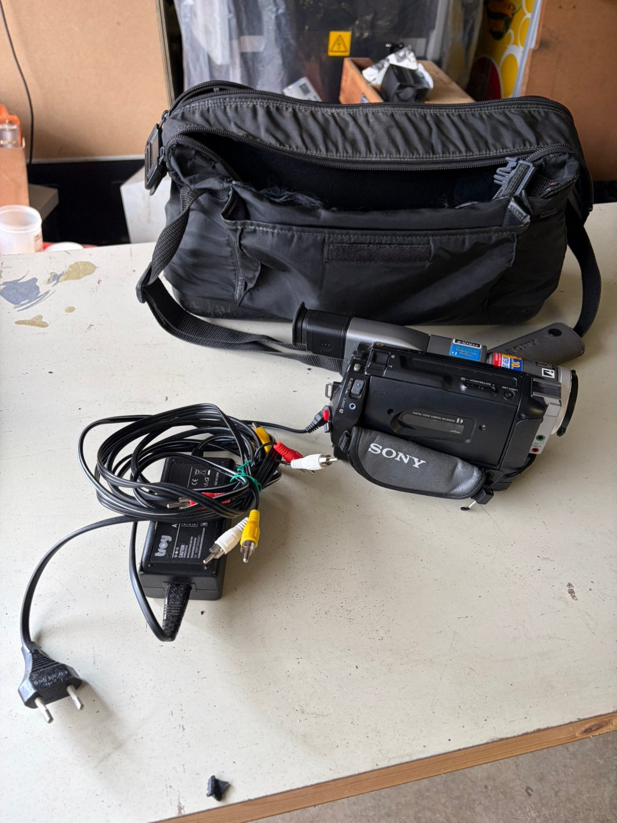 Caméscope Digital8 Sony DCR-TRV110E – Pour pièces / révision, Enlèvement ou Envoi, Caméra, Autres types, Utilisé
