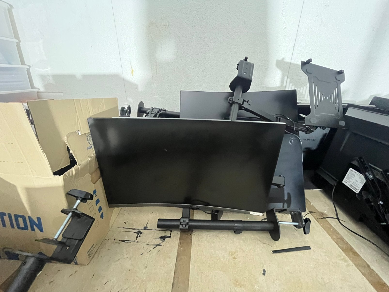 Monitors, Ophalen, Zo goed als nieuw