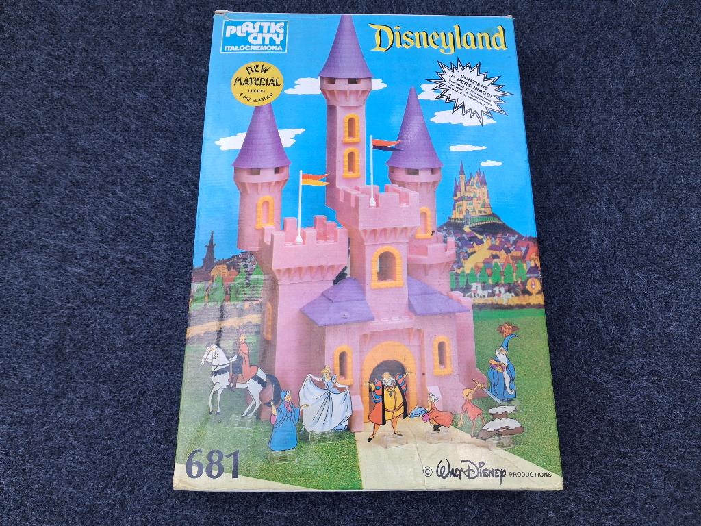 Vintage Disneyland Castle, Verzamelen, Ophalen of Verzenden, Assepoester of Belle, Zo goed als nieuw, Beeldje of Figuurtje