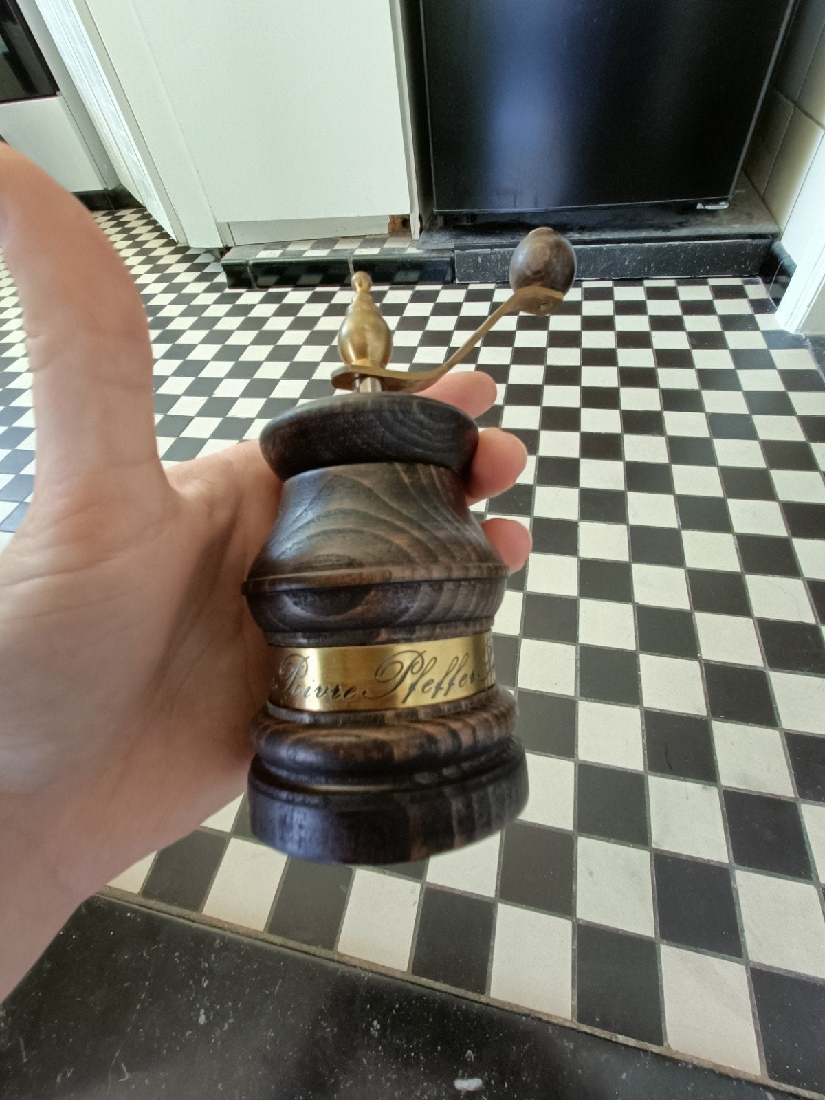 Poivrière ancienne et élégante, Enlèvement ou Envoi