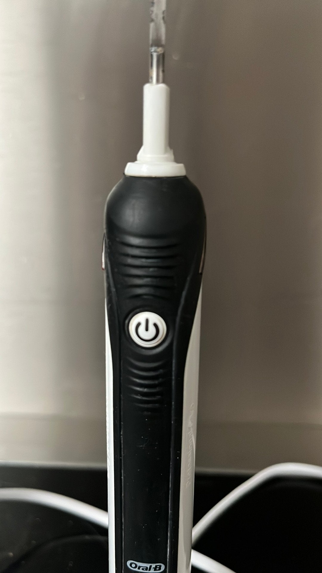 Braun Oral B  tandenborstel met reisetui, Ophalen, Zo goed als nieuw, Tandenborstel