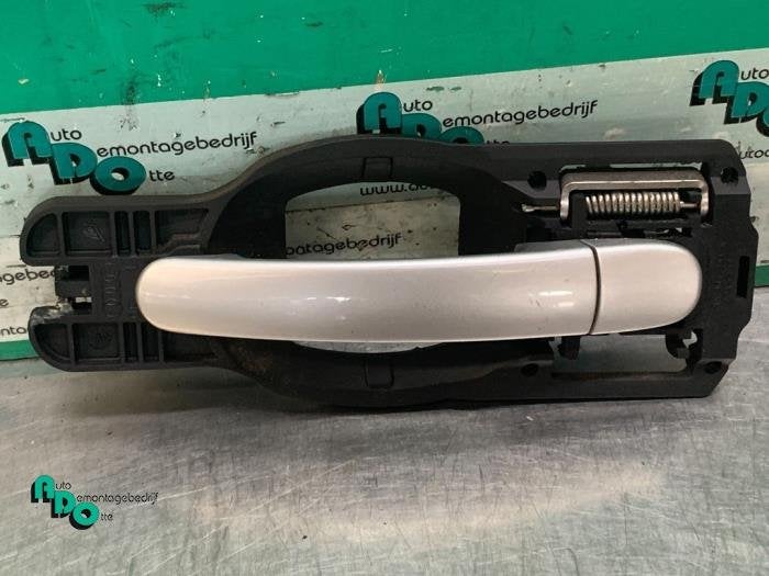 Poignée portière 4portes arrière gauche d'un Audi A2 (A2, Autos : Pièces & Accessoires, -, 3 mois de garantie, Audi, Utilisé