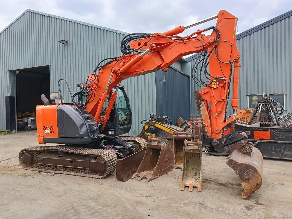 Hitachi ZX 135 US 5-B tracked excavator bagger, Excavatrice