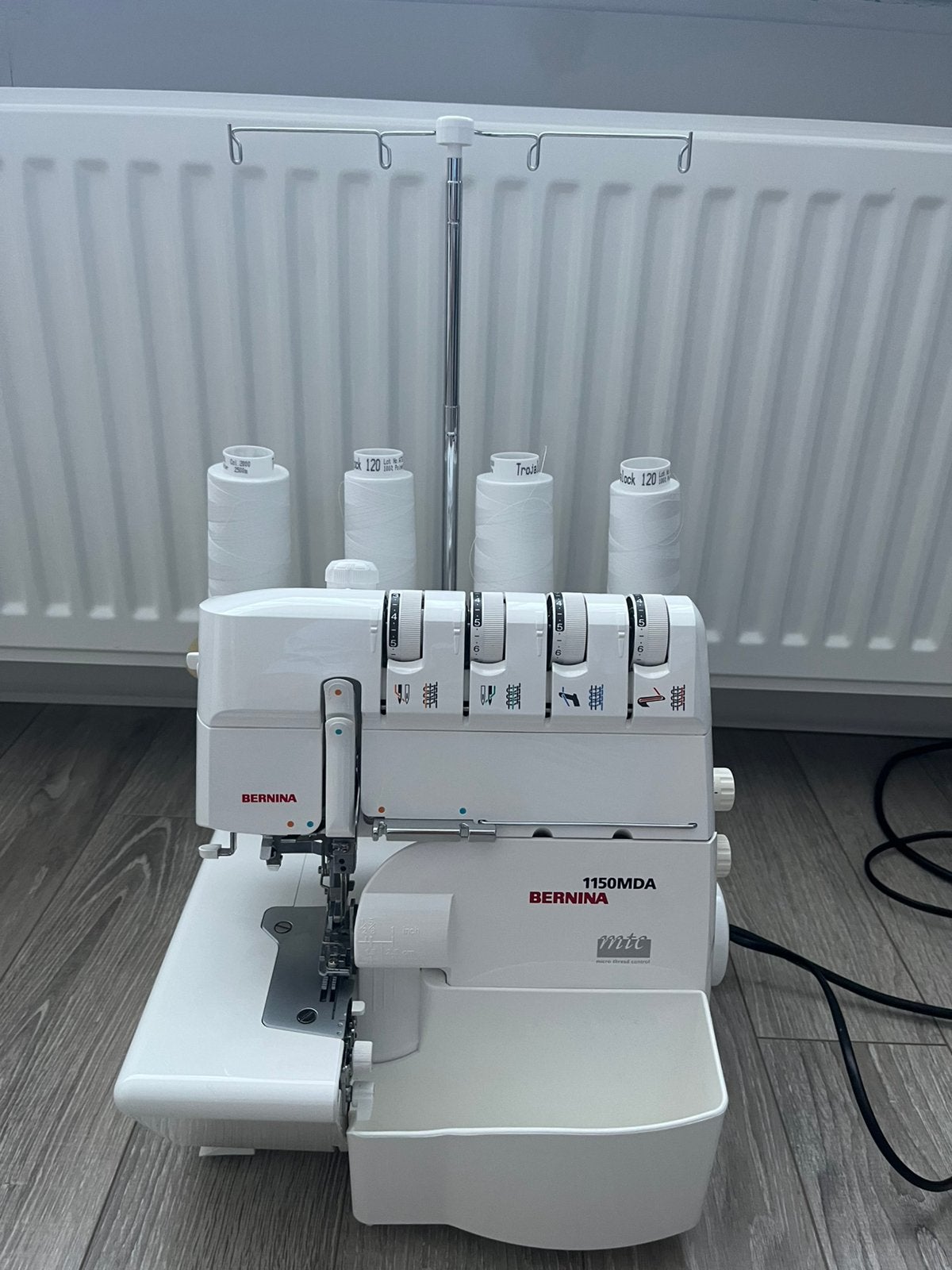 Bernina 1150 MDA Lockmachine Nieuw Staat, Ophalen, Zo goed als nieuw, Lockmachine, Bernina