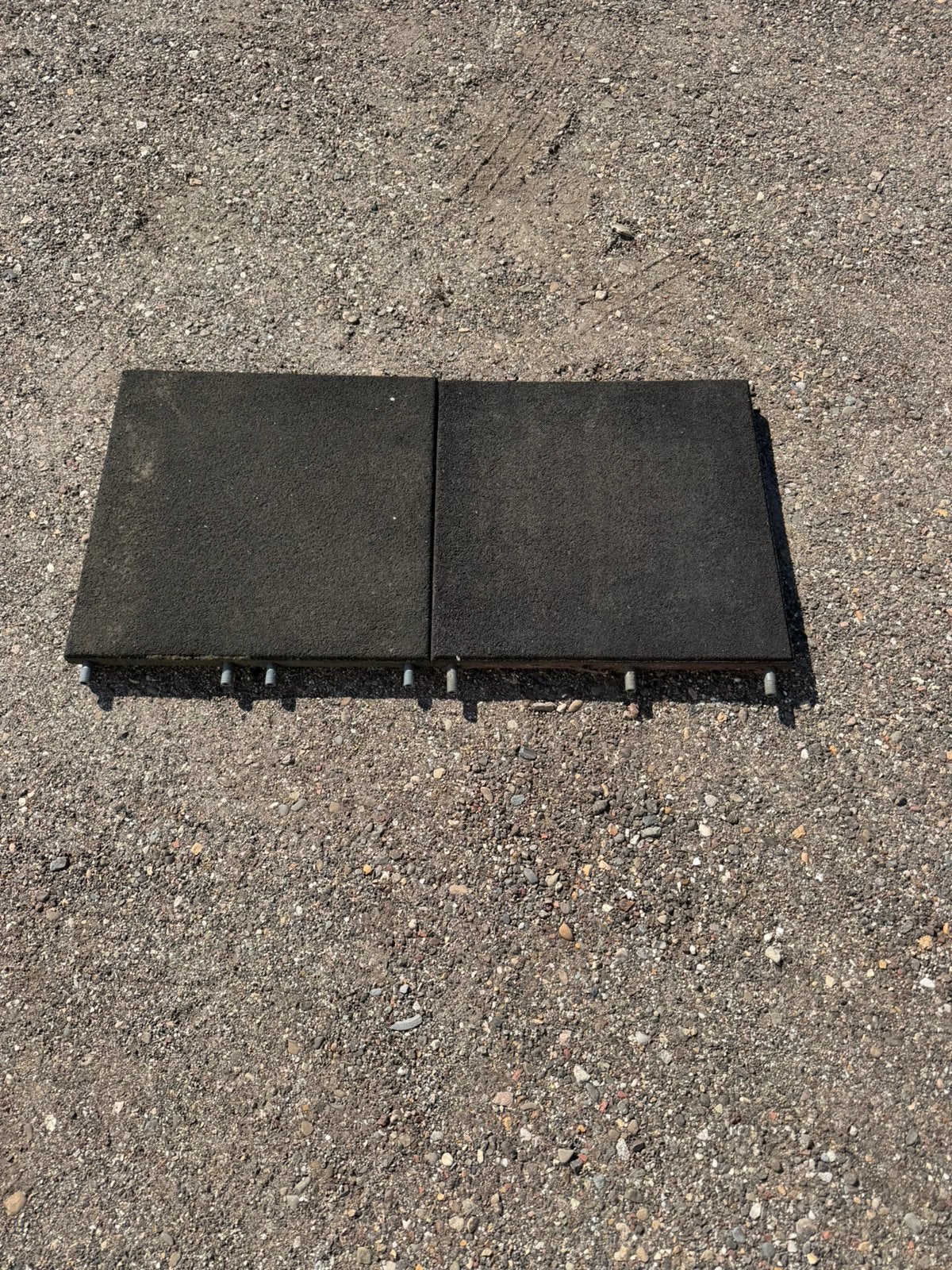 Rubberen tegels ca 50x50x4,5 speeltoestel stal ed ruim 20m2