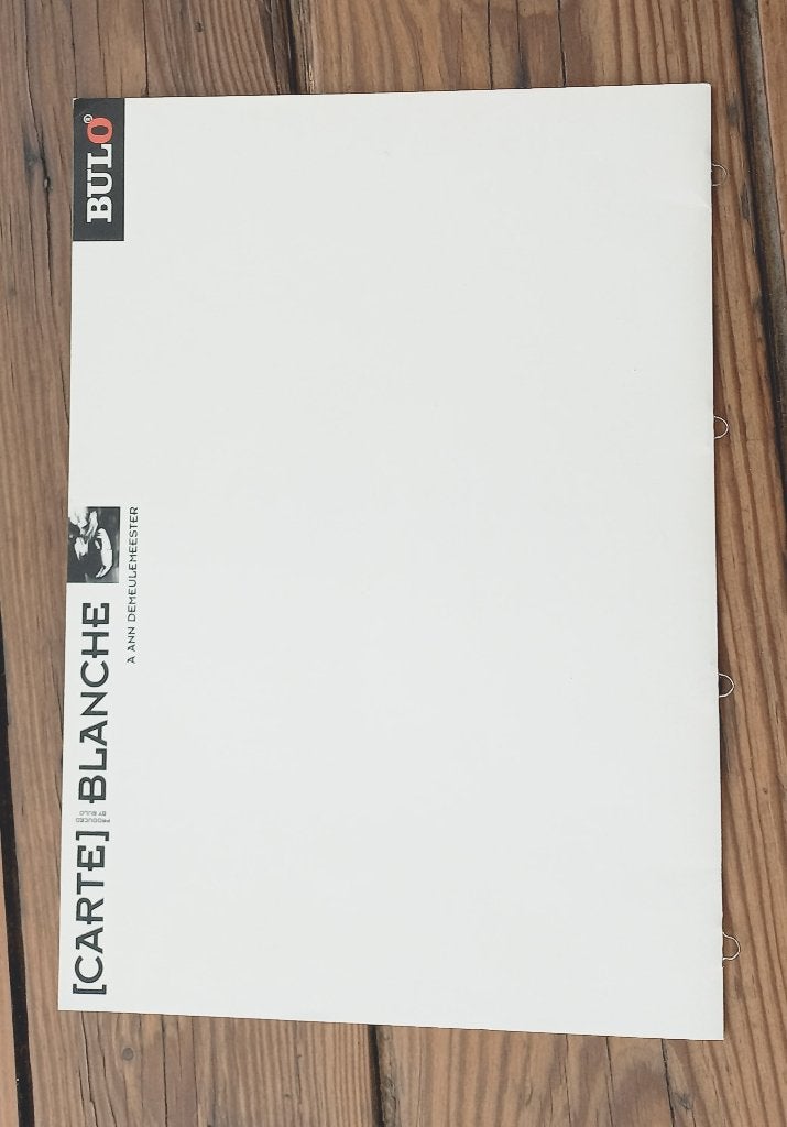 Ann Demeulemeester Table blanche presentatiebrochure Bulo, Envoi