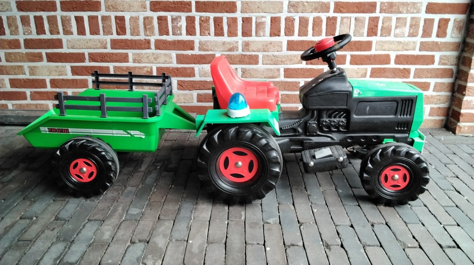 oplaadbare traktor met kar, Enlèvement