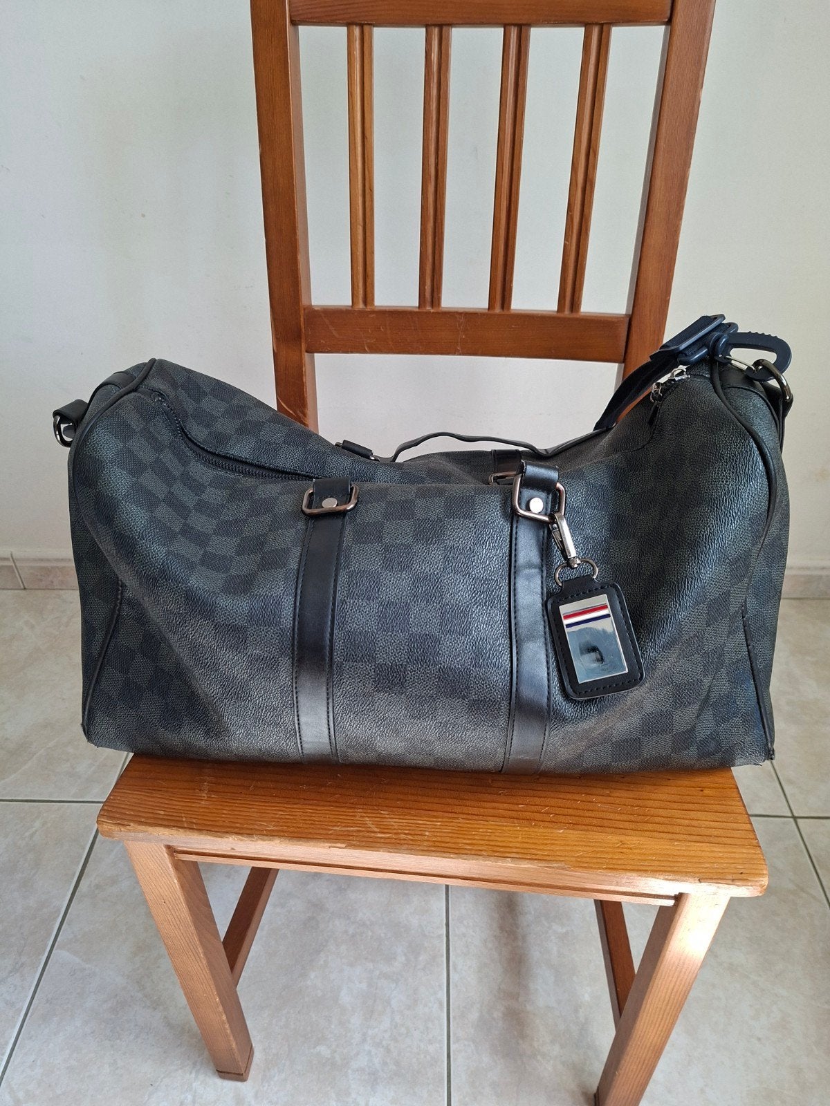 Très beau sac de luxe repro. Très bon état. Très solide.


R, Bijoux, Sacs & Beauté