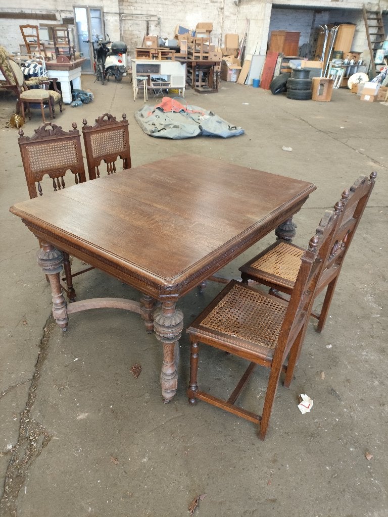 antieke tafel met stoelen, Ophalen